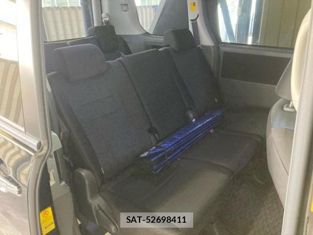 Toyota VOXY 2009-11 8039103-9