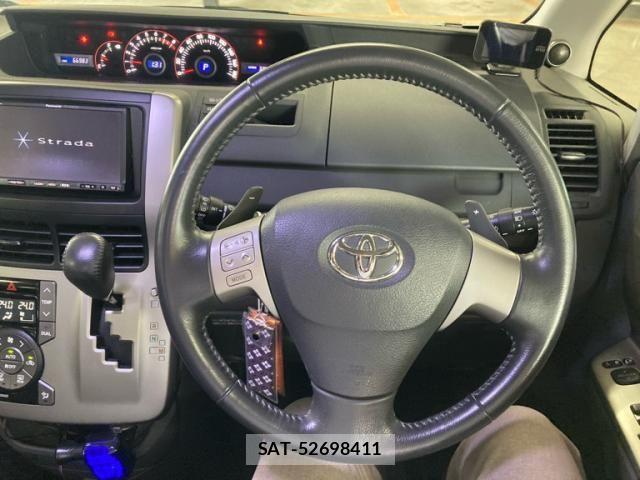 Toyota VOXY 2009-11 8039103-11