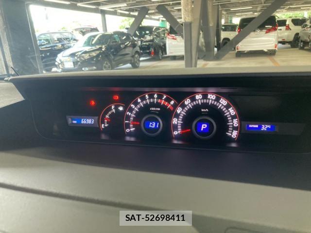 Toyota VOXY 2009-11 8039103-12