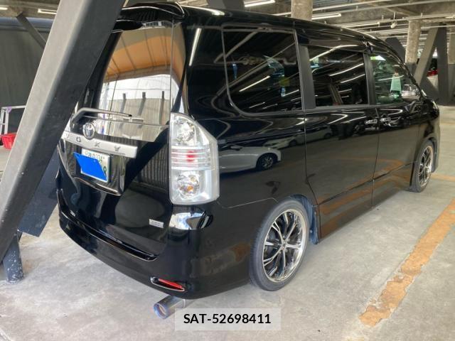 Toyota VOXY 2009-11 8039103-4
