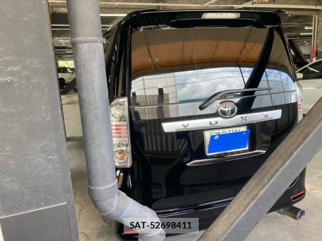 Toyota VOXY 2009-11 8039103-5