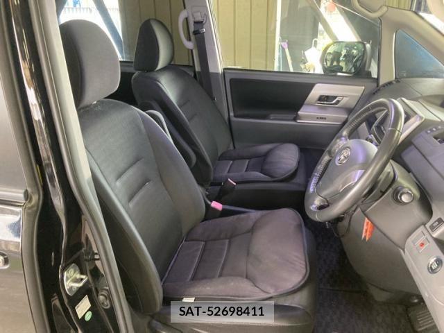 Toyota VOXY 2009-11 8039103-8
