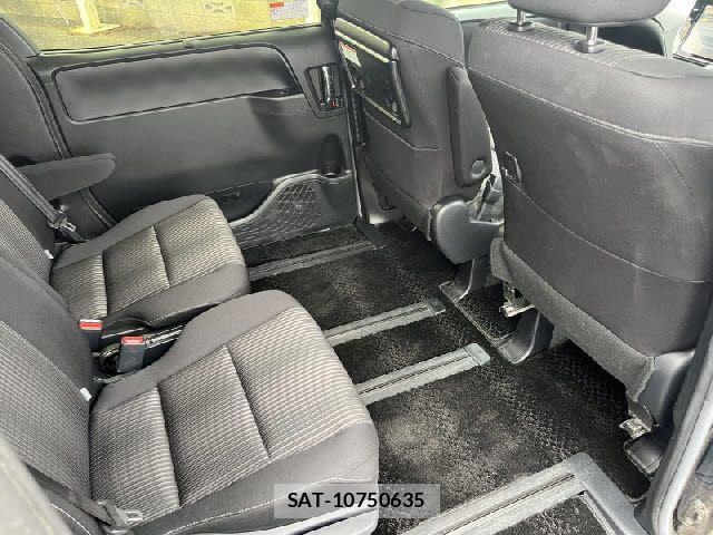 Toyota VOXY 2019-02 8039082-9