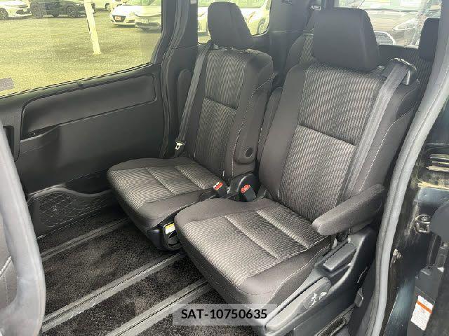 Toyota VOXY 2019-02 8039082-12