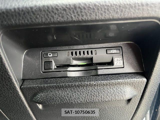 Toyota VOXY 2019-02 8039082-15