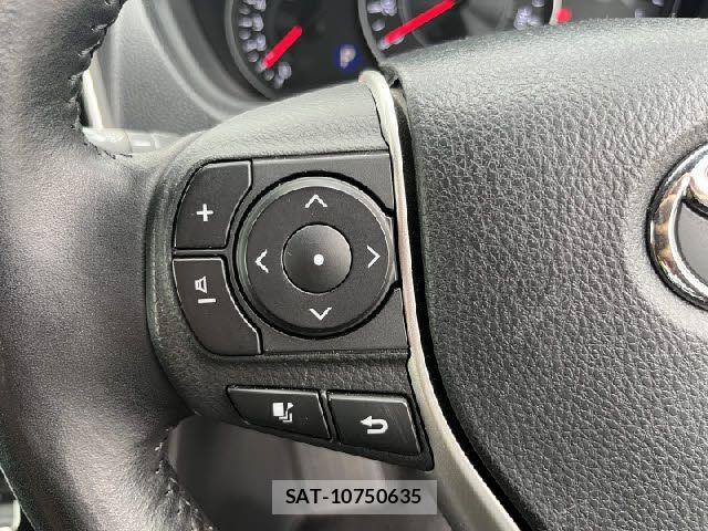 Toyota VOXY 2019-02 8039082-17