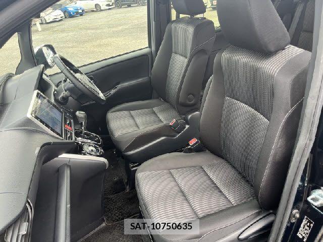 Toyota VOXY 2019-02 8039082-18