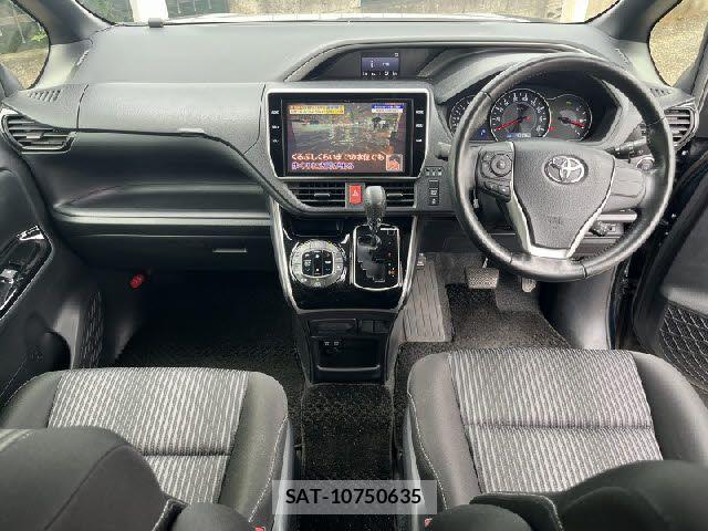 Toyota VOXY 2019-02 8039082-1