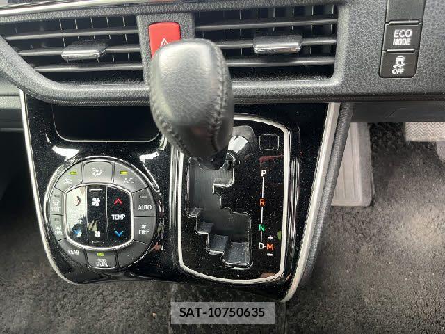Toyota VOXY 2019-02 8039082-19