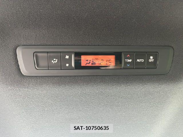 Toyota VOXY 2019-02 8039082-23