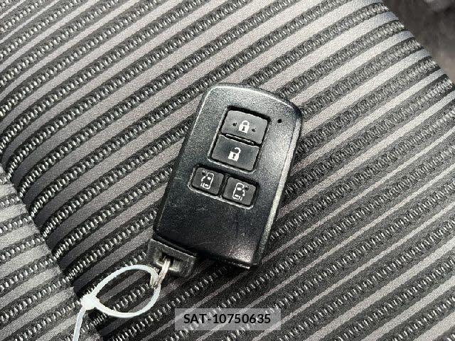 Toyota VOXY 2019-02 8039082-25