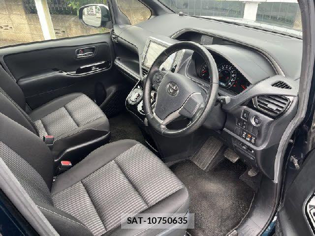 Toyota VOXY 2019-02 8039082-3