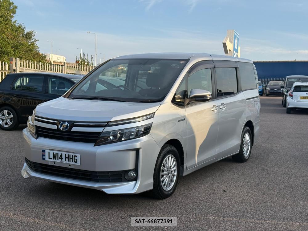 Toyota VOXY HYBRID 2014-06 1289512-0