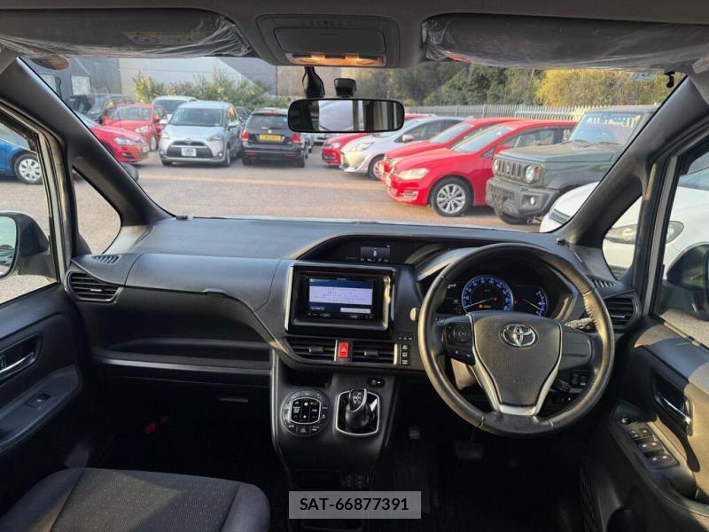 Toyota VOXY HYBRID 2014-06 1289512-11