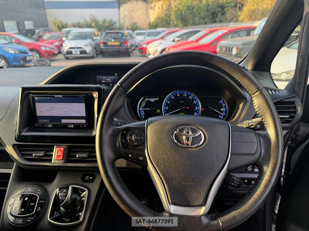 Toyota VOXY HYBRID 2014-06 1289512-13