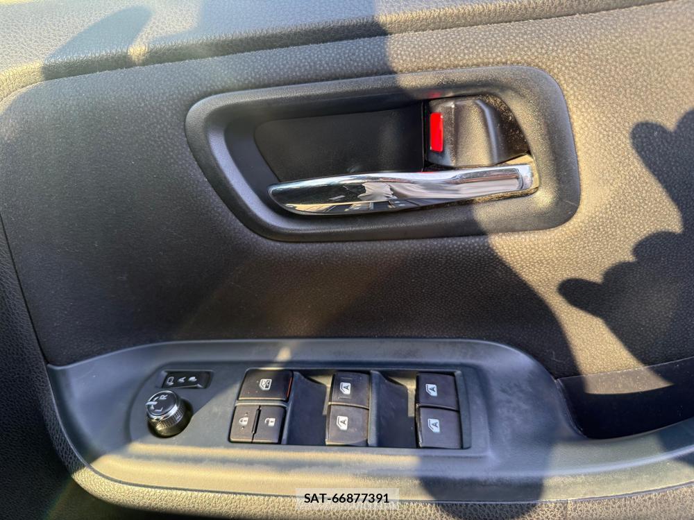 Toyota VOXY HYBRID 2014-06 1289512-23