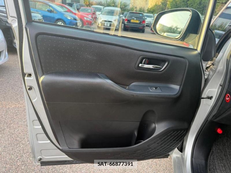 Toyota VOXY HYBRID 2014-06 1289512-24