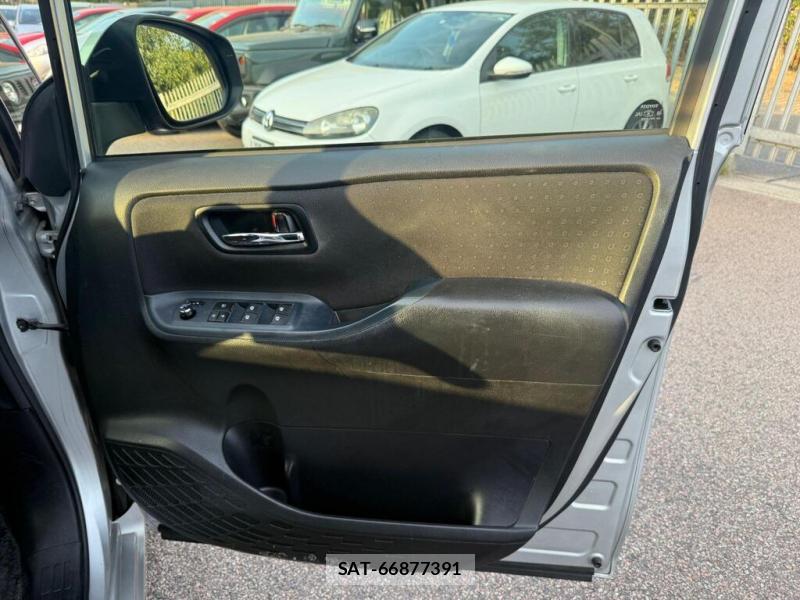Toyota VOXY HYBRID 2014-06 1289512-25