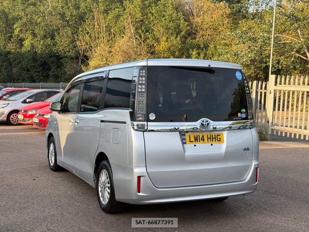 Toyota VOXY HYBRID 2014-06 1289512-2