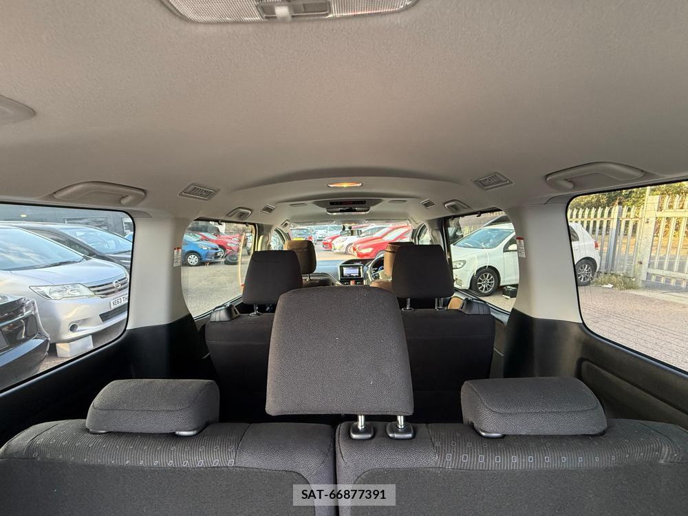 Toyota VOXY HYBRID 2014-06 1289512-30