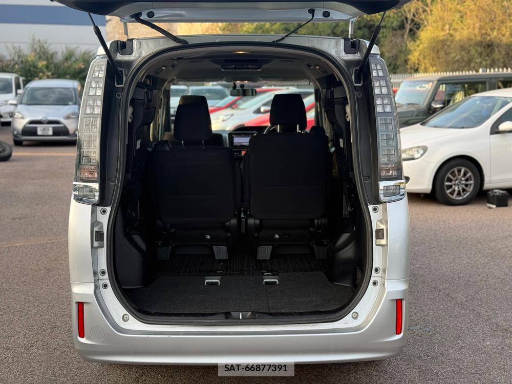 Toyota VOXY HYBRID 2014-06 1289512-32