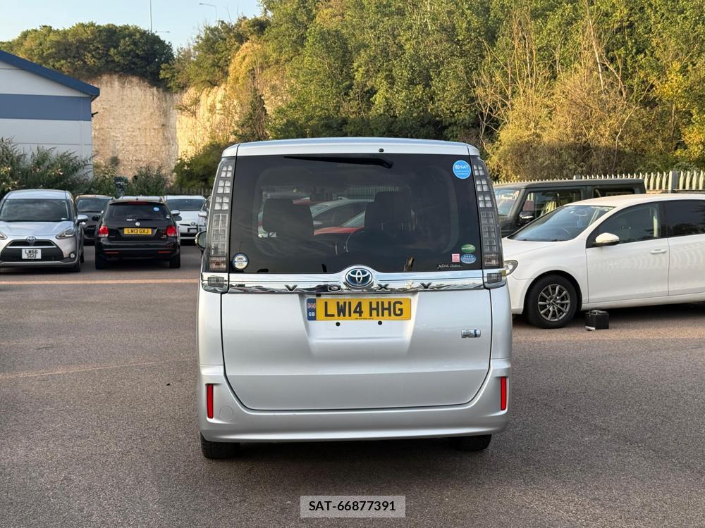 Toyota VOXY HYBRID 2014-06 1289512-3