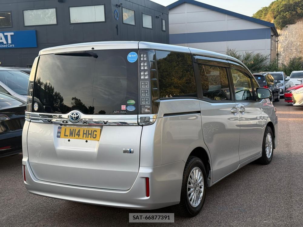 Toyota VOXY HYBRID 2014-06 1289512-4
