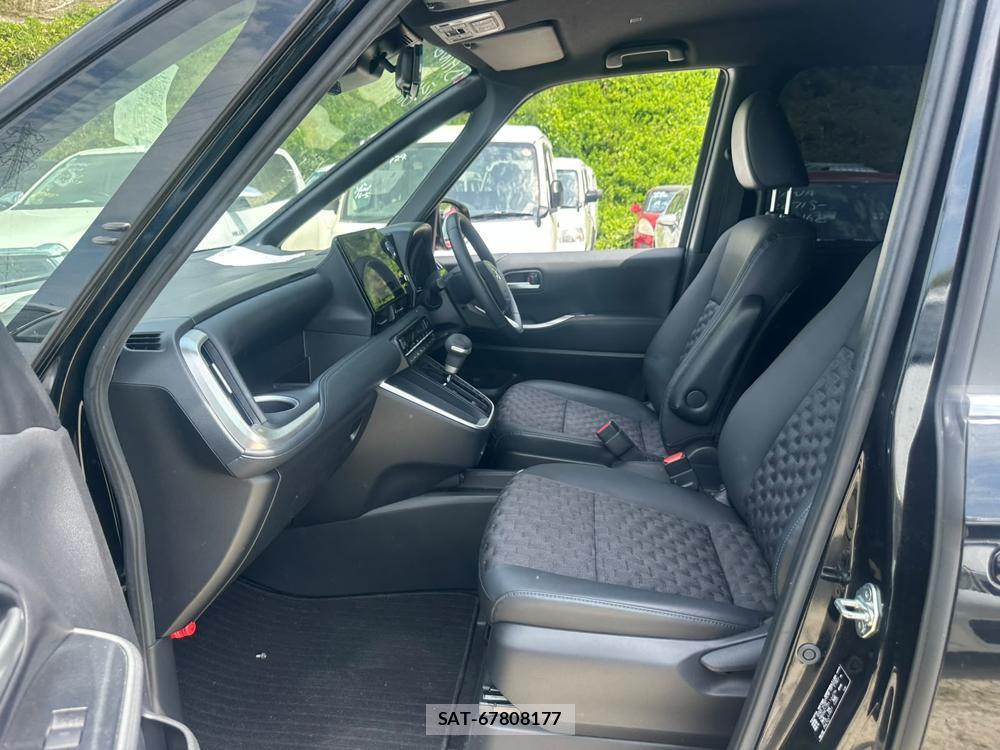 Toyota VOXY 2023 6820151-10