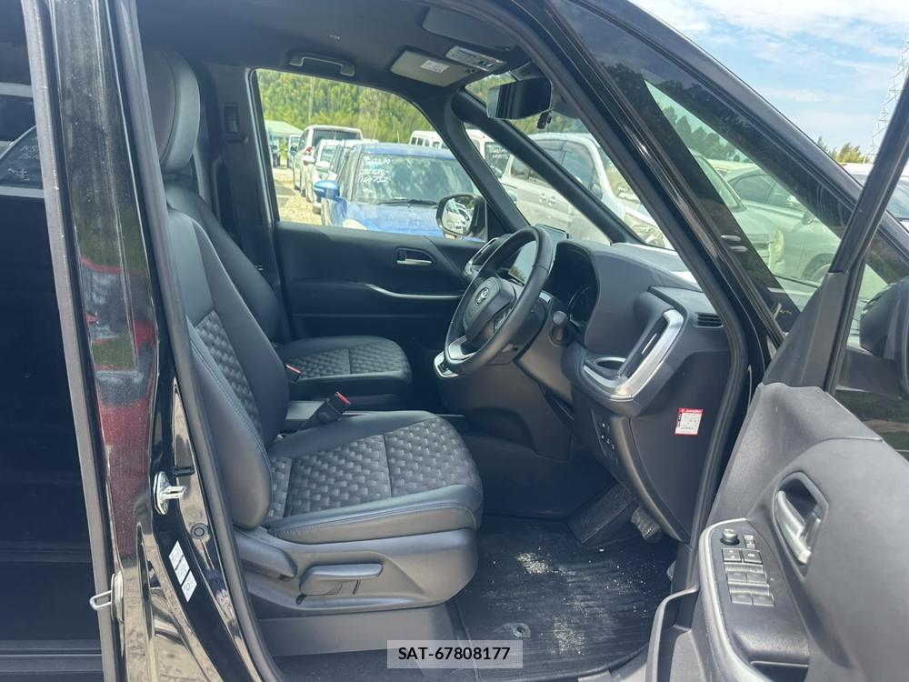 Toyota VOXY 2023 6820151-11
