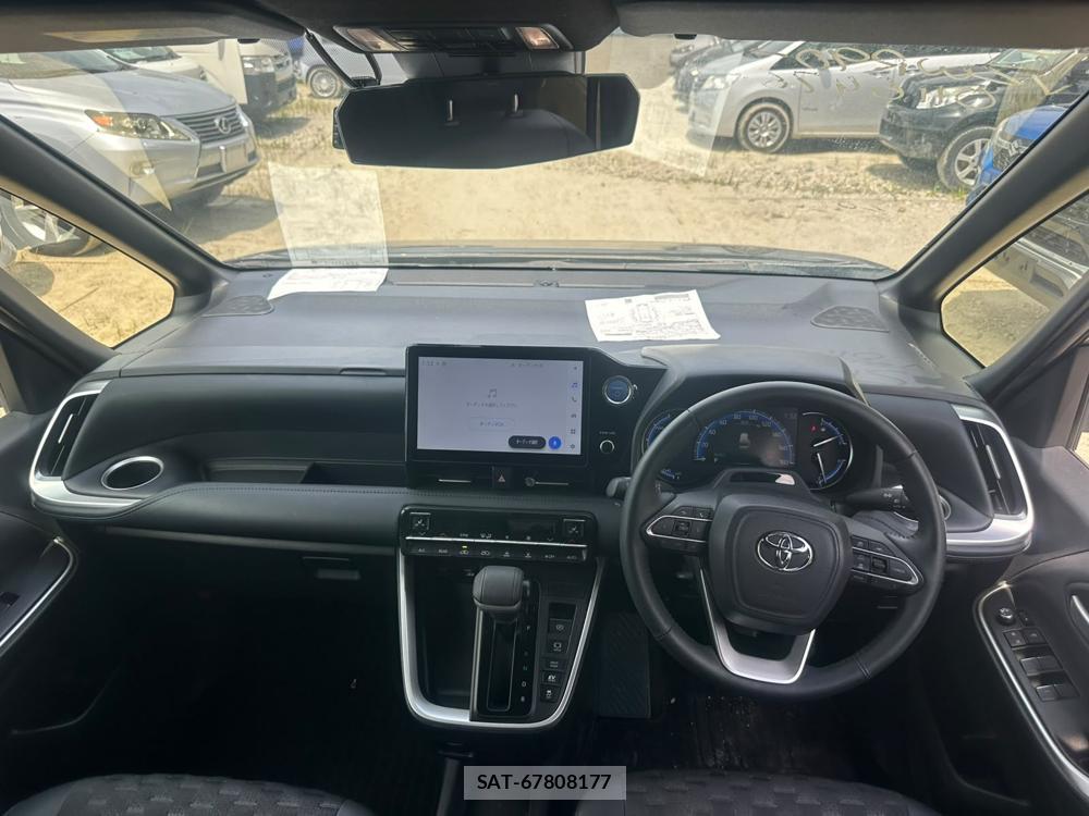 Toyota VOXY 2023 6820151-12