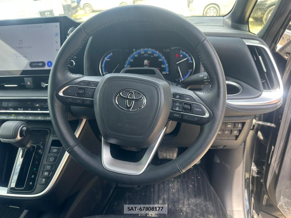 Toyota VOXY 2023 6820151-13