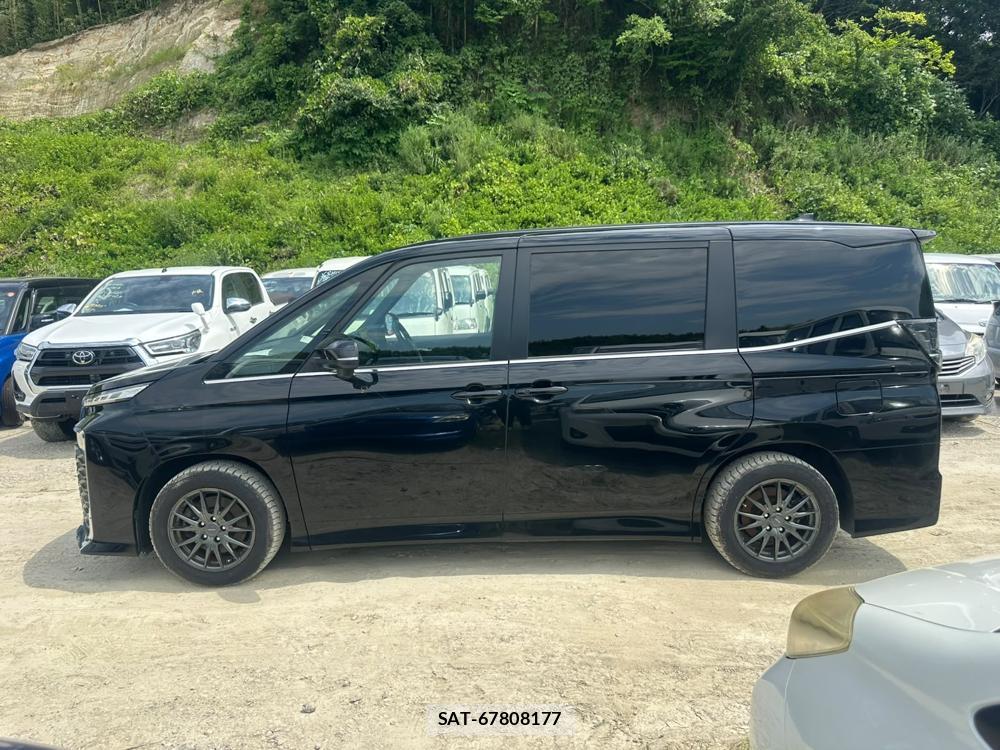 Toyota VOXY 2023 6820151-1