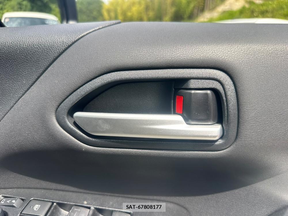 Toyota VOXY 2023 6820151-19