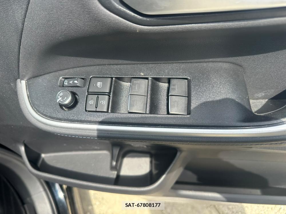 Toyota VOXY 2023 6820151-20