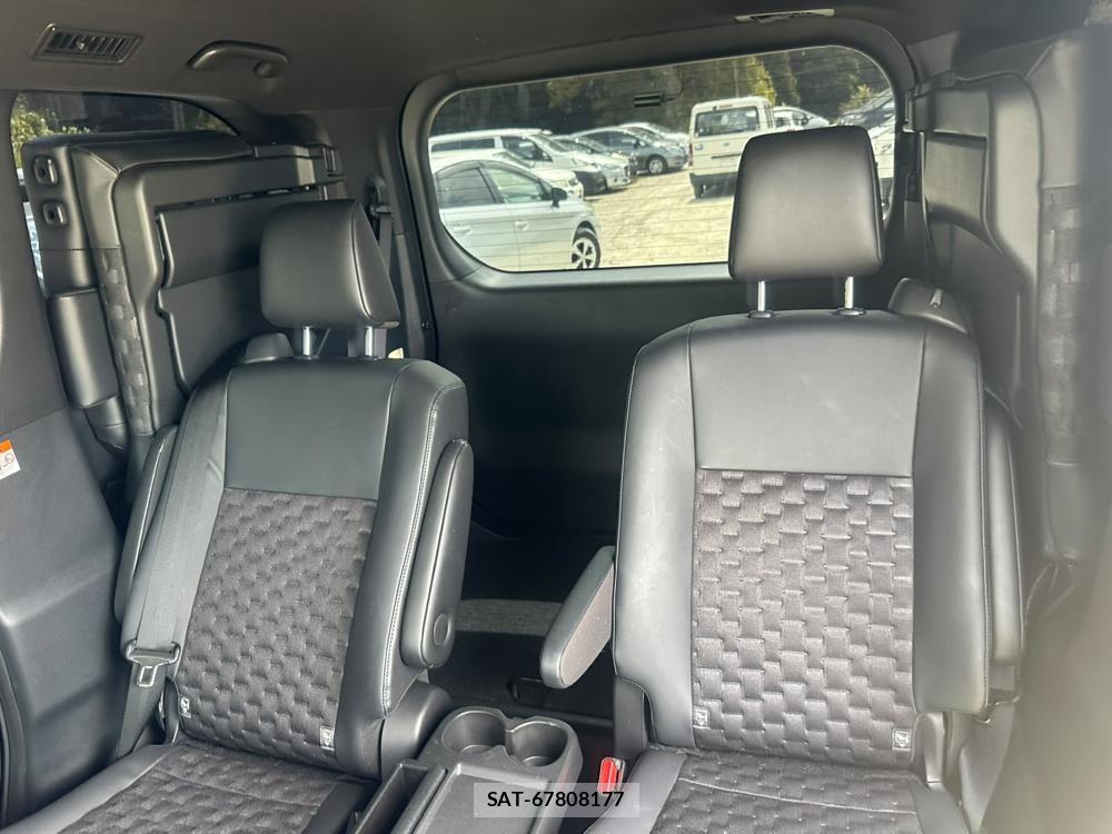 Toyota VOXY 2023 6820151-21