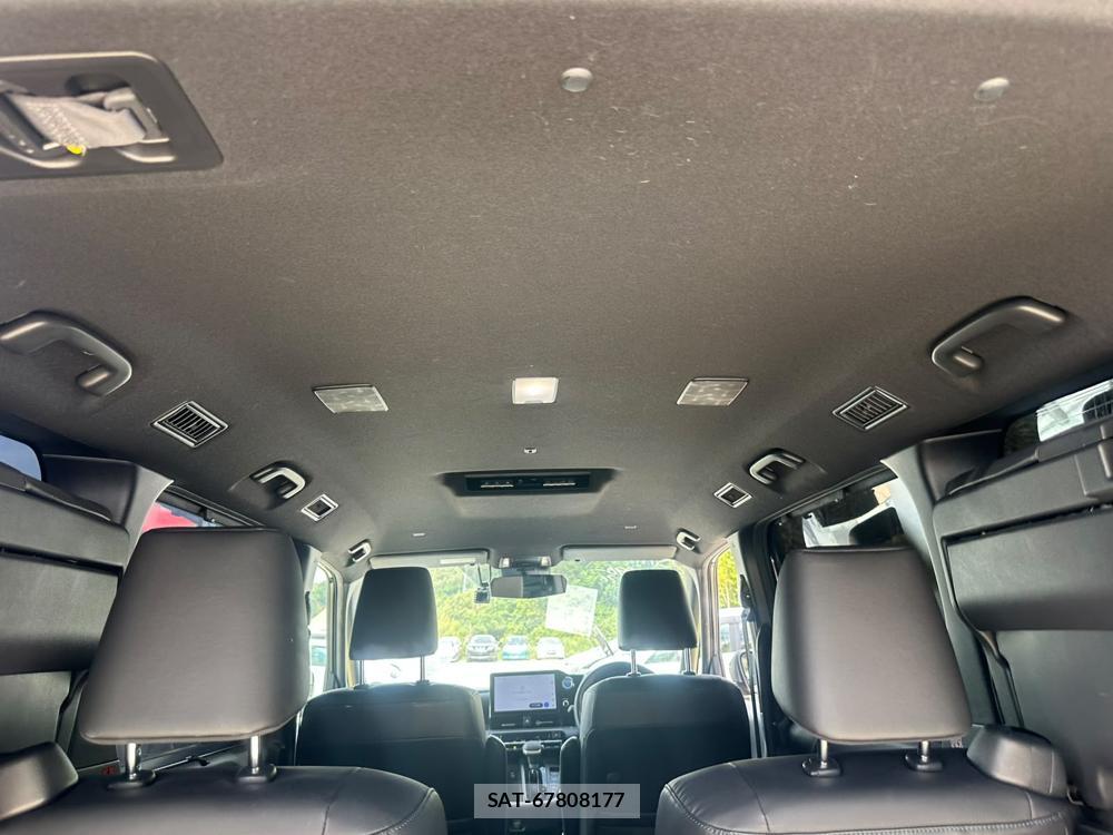Toyota VOXY 2023 6820151-23