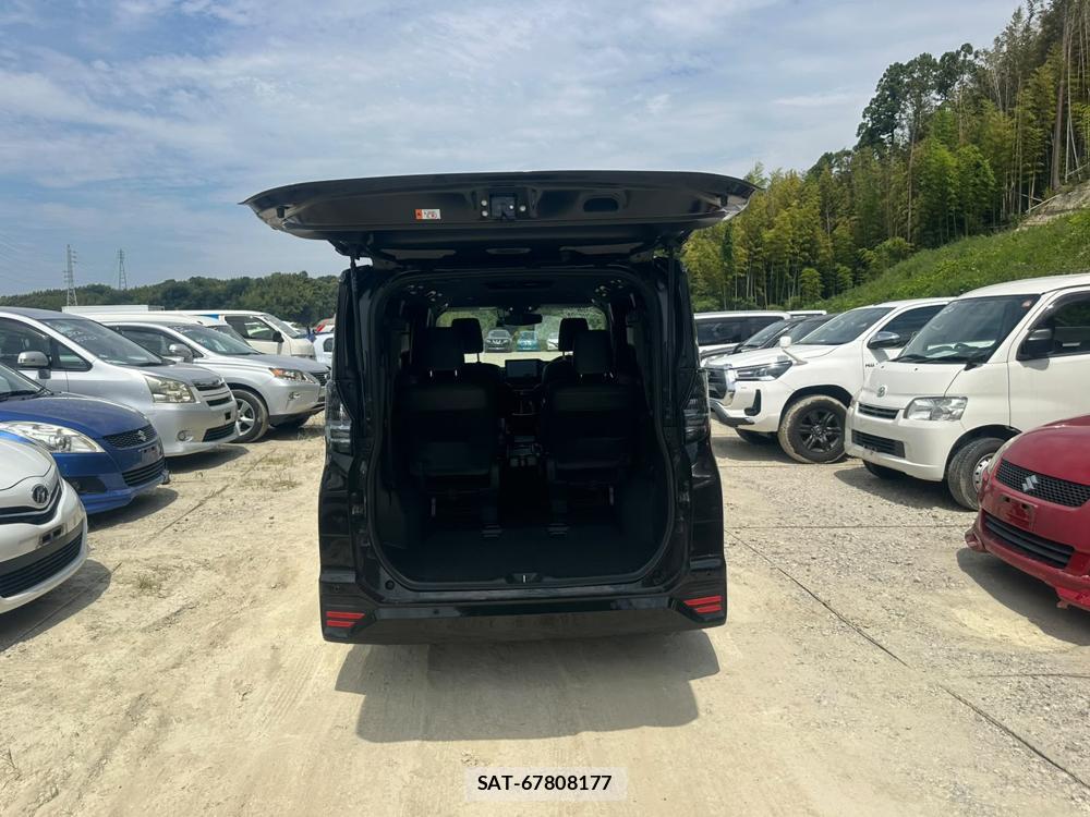 Toyota VOXY 2023 6820151-25