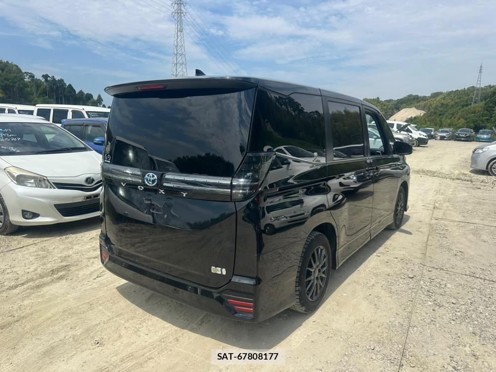 Toyota VOXY 2023 6820151-4
