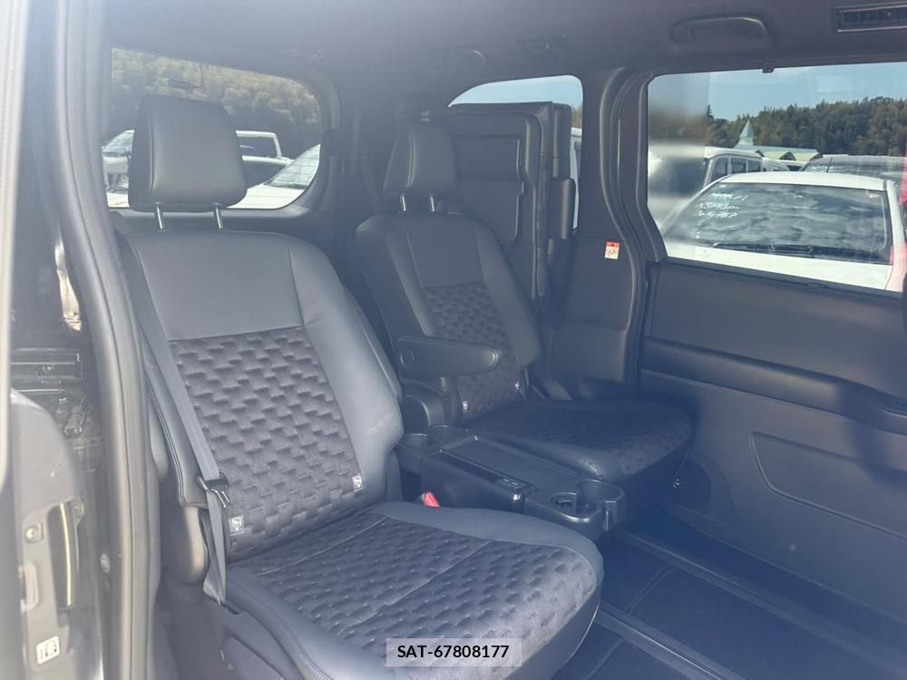 Toyota VOXY 2023 6820151-8