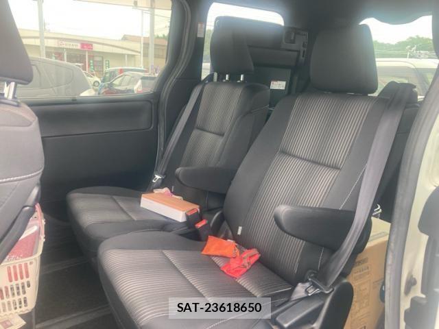 Toyota VOXY 2017-07 8076088-10