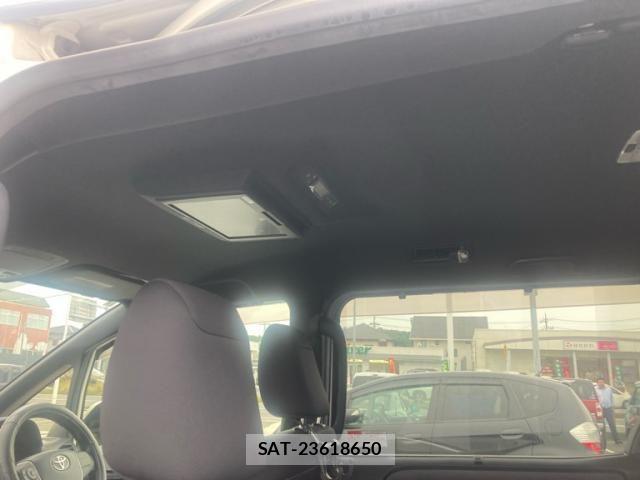 Toyota VOXY 2017-07 8076088-11