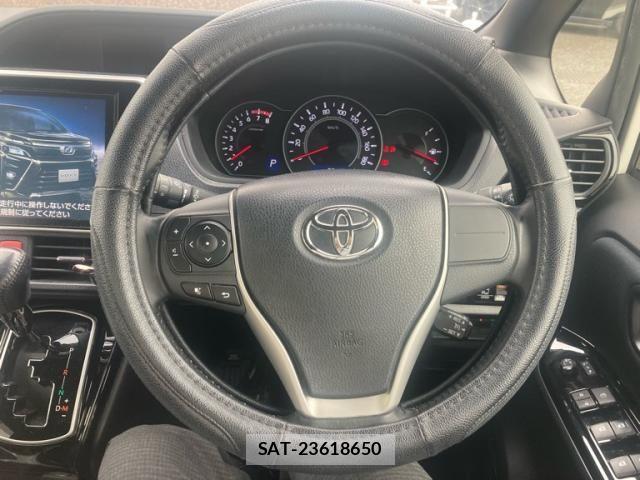 Toyota VOXY 2017-07 8076088-14
