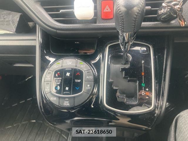 Toyota VOXY 2017-07 8076088-16