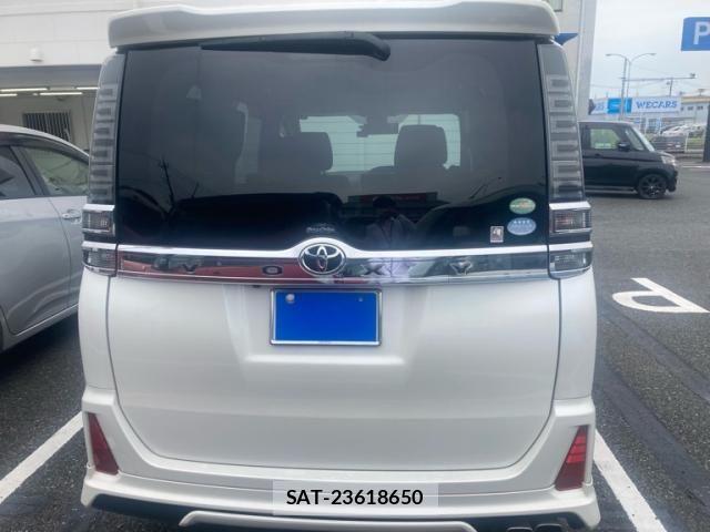 Toyota VOXY 2017-07 8076088-3