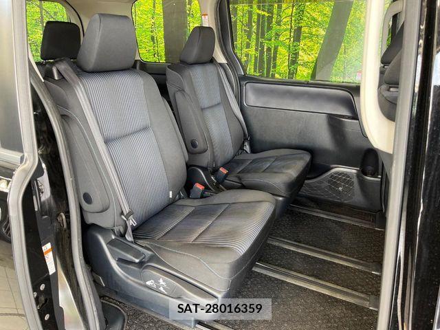 Toyota VOXY 2016-11 8076087-9