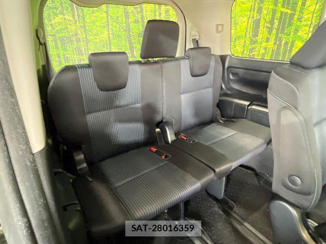 Toyota VOXY 2016-11 8076087-10
