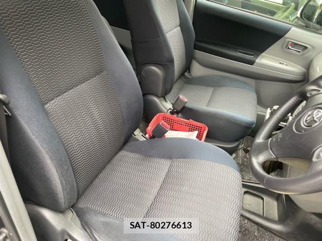 Toyota VOXY 2004-08 8076105-9