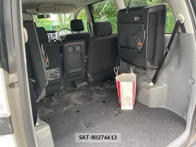 Toyota VOXY 2004-08 8076105-19