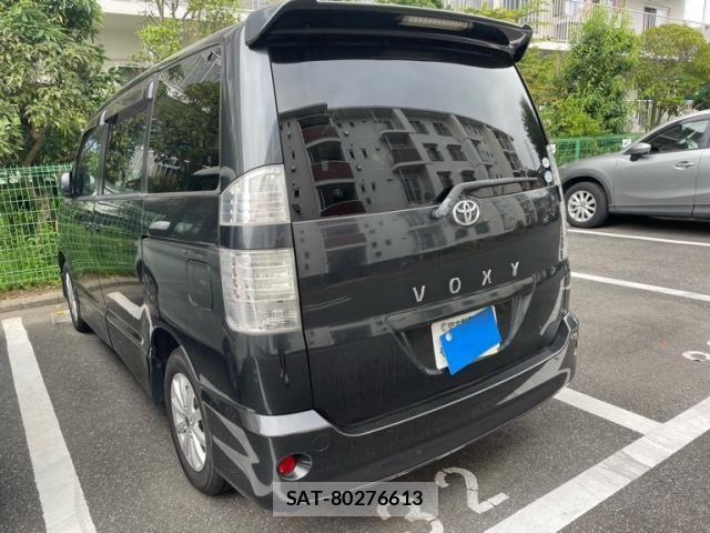 Toyota VOXY 2004-08 8076105-6