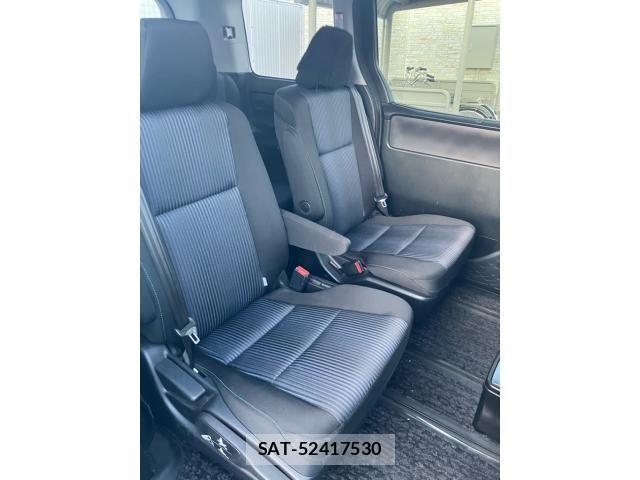 Toyota VOXY 2014-06 8076092-16